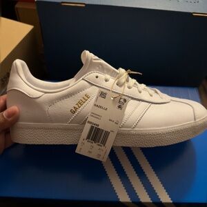 Adidas Gazelle White with Gold Detail BRAND NEW